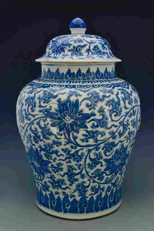 CHINESE PORCELAIN BLUE AND WHITE TEMPLE JAR WITH LID Sep 26, 2015