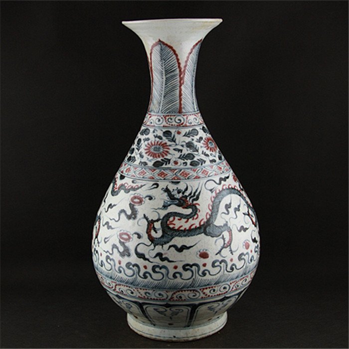 An excellent Chinese porcelain vase: Ming Dynasty Chinese porcelain dragon vase H：47.3cm