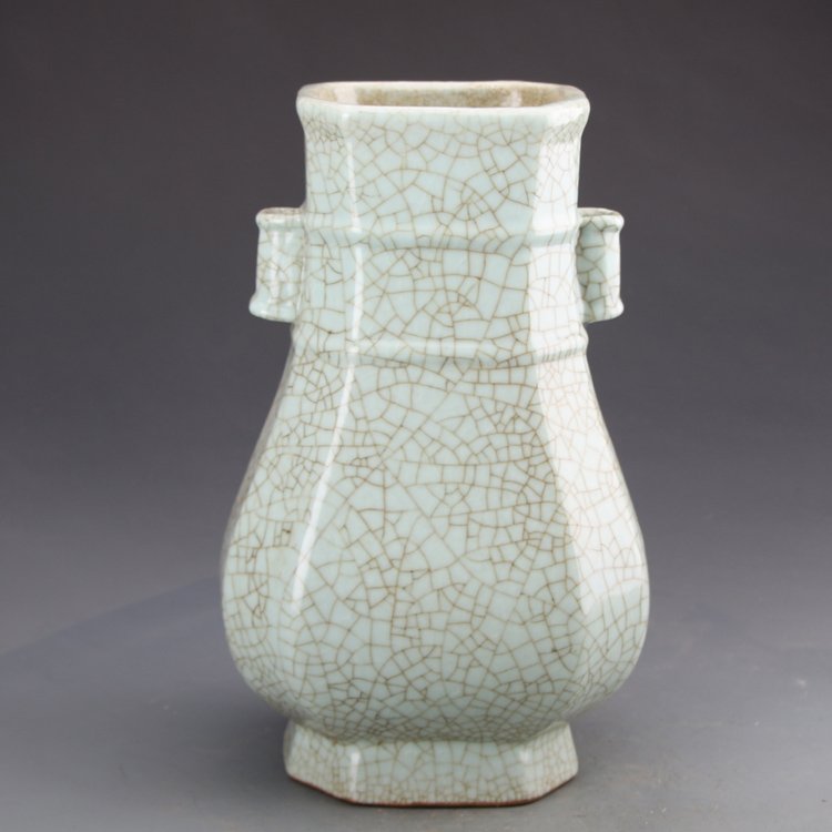 Porcelain Pot Ge Kilin (1 of 6)