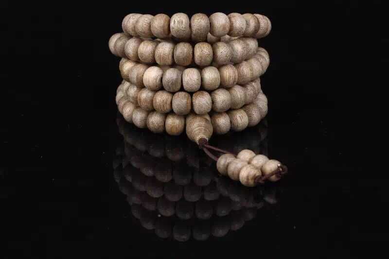 Chinese chenxiang Bracelet (1 of 4)