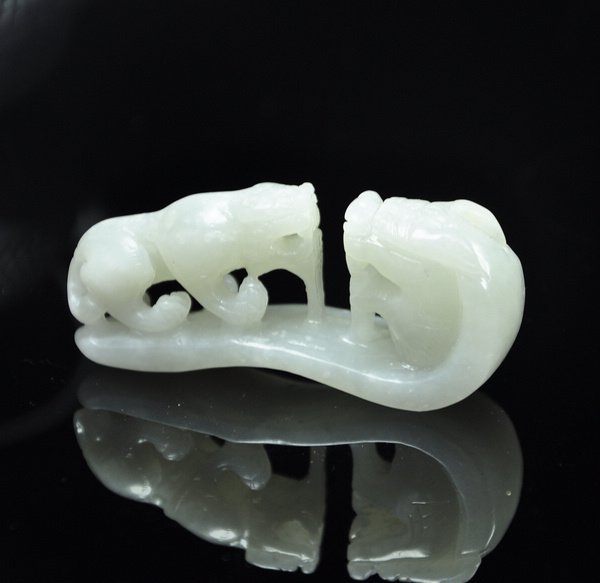 Chinese Antique Carved Jade Belt Hook (1 of 3)