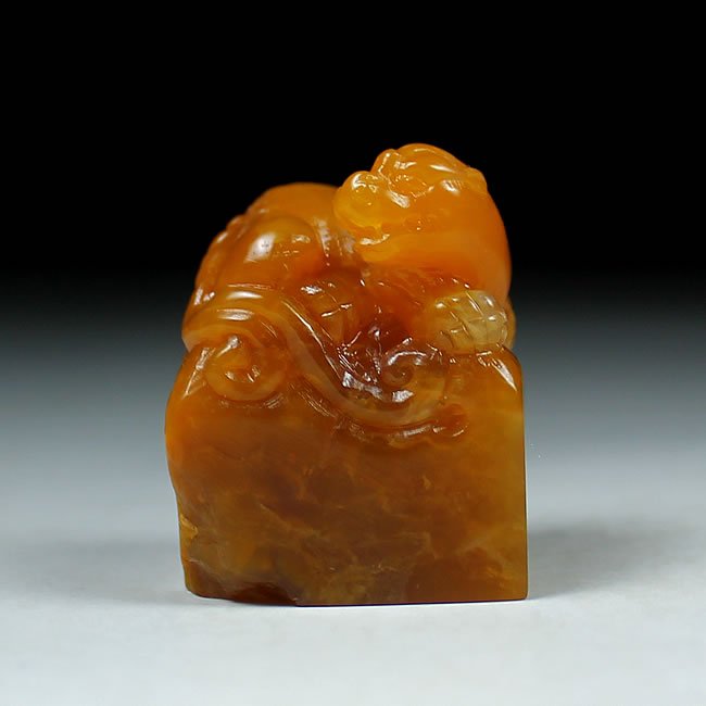 Large 'Cang Hua' Tian Huang Soapstone: Large 'Cang Hua' Tian Huang Soapstone S: 3.3*2.6*2.2cm W:39g