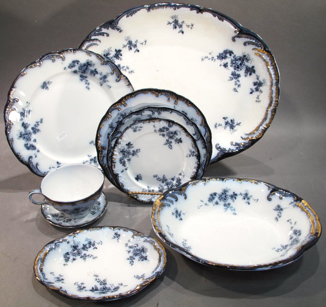 RIDGWAY CHISWICK PARTIAL CHINA SERVICE. Approx. 118: RIDGWAY CHISWICK PARTIAL CHINA SERVICE. Approx. 118 pieces. Including eleven dinner plates, fifteen luncheon plates, 42 dessert plates, ten crescent bone dishes, eleven vegetable dishes, 12 relish tra