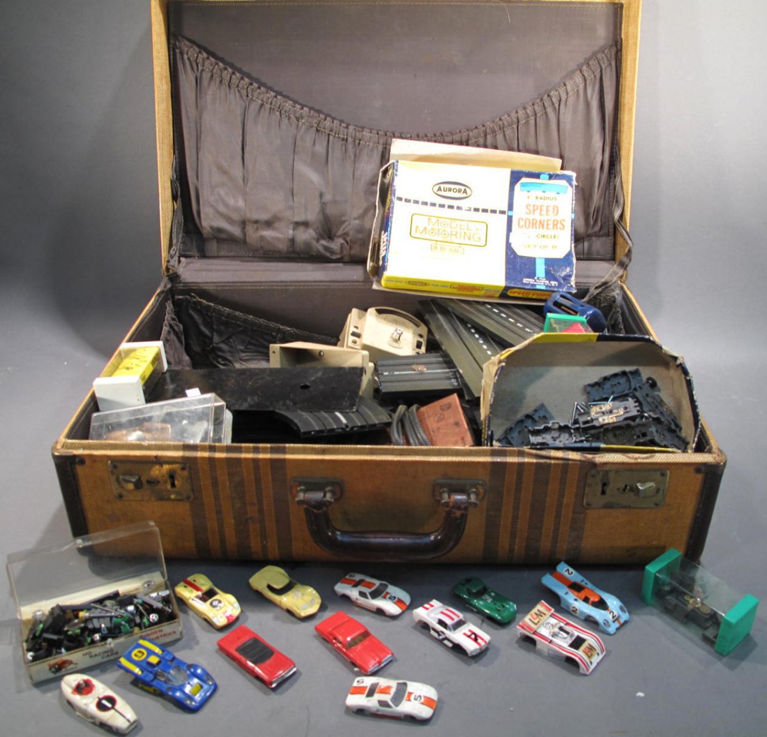 SUITCASE FULL OF AURORA MODEL MOTORING SLOT CAR TRACKS: SUITCASE FULL OF AURORA MODEL MOTORING SLOT CAR TRACKS AND SPEED CORNERS, CARS, ETC. Including electric HO racing cars.
