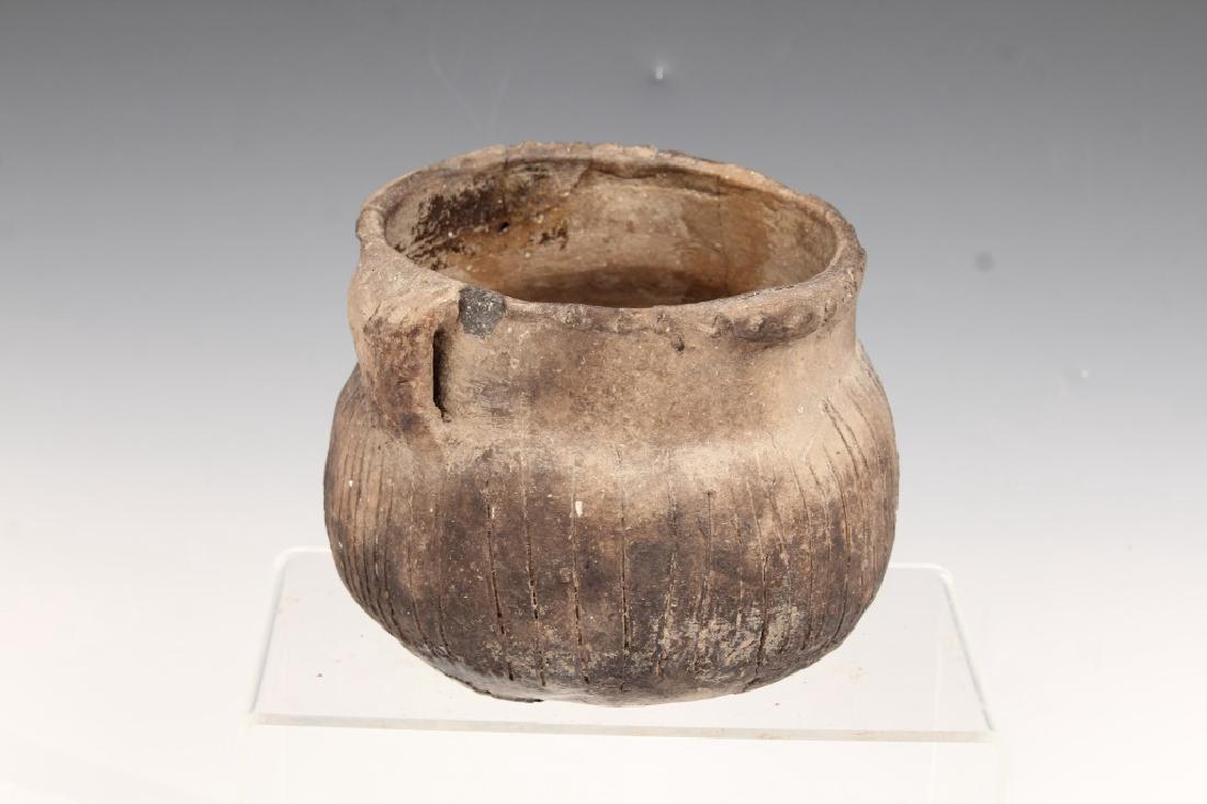 ARKANSAS POTTERY STRAP HANDLE POT (1 of 7)