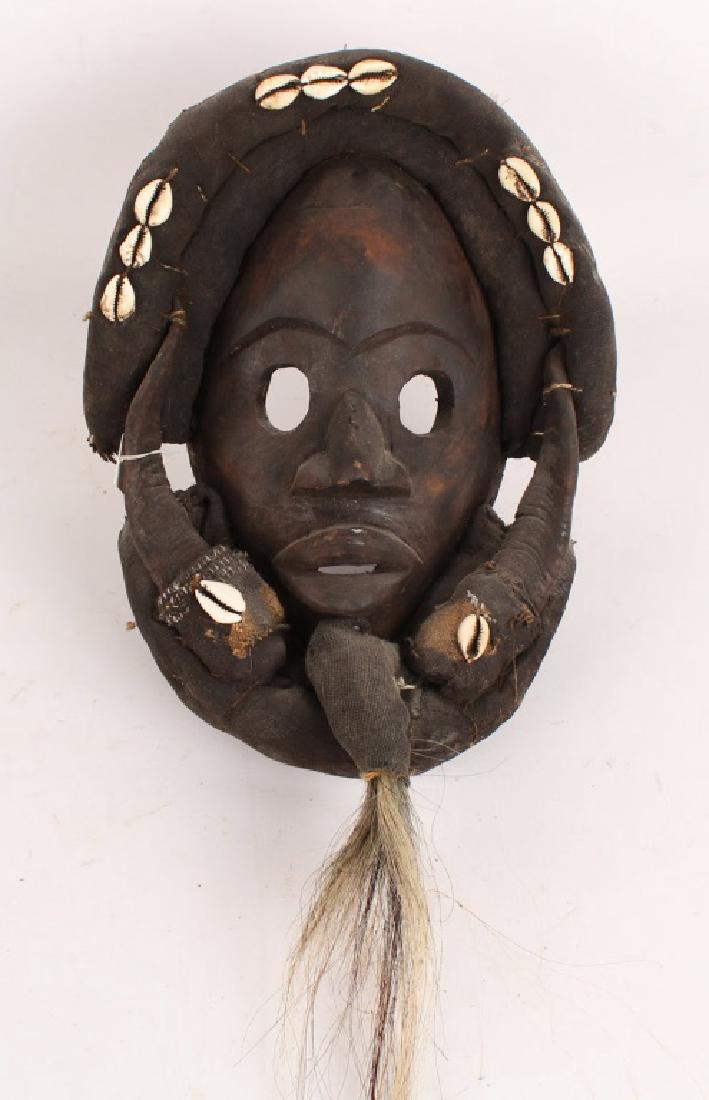 AFRICAN DAN TRIBE WOODEN MASK (1 of 2)