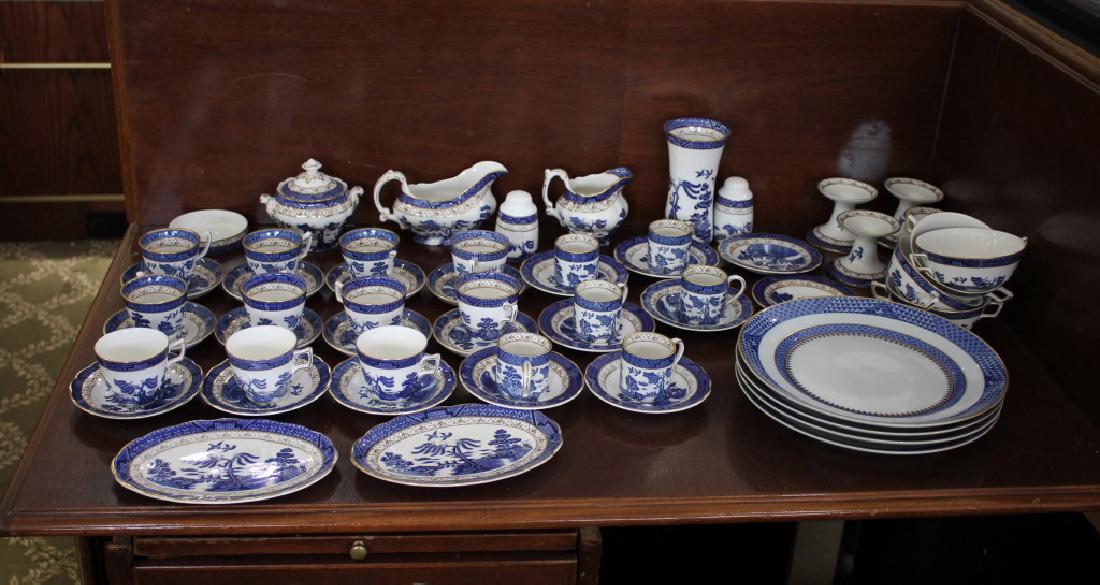 ROYAL DOULTON BLUE & WHITE OLD WILLOW CHINA SET (1 of 6)