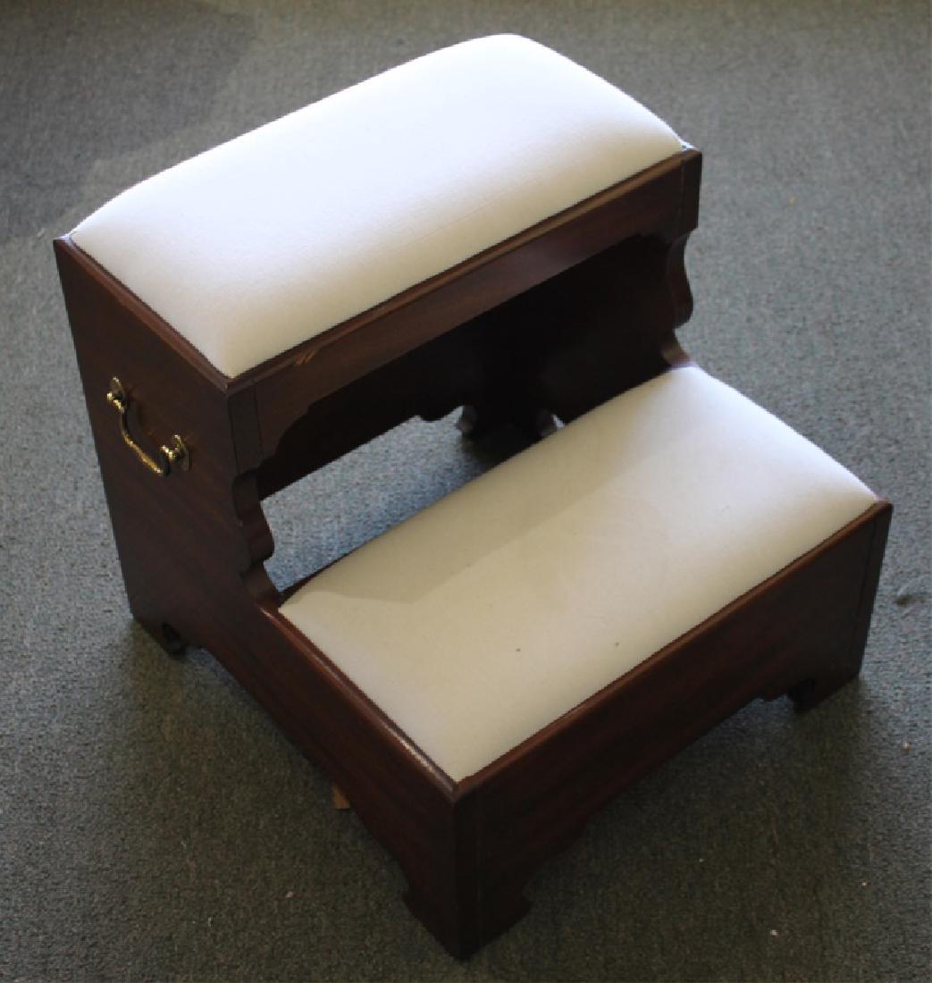 BED STEPSTOOL (1 of 3)