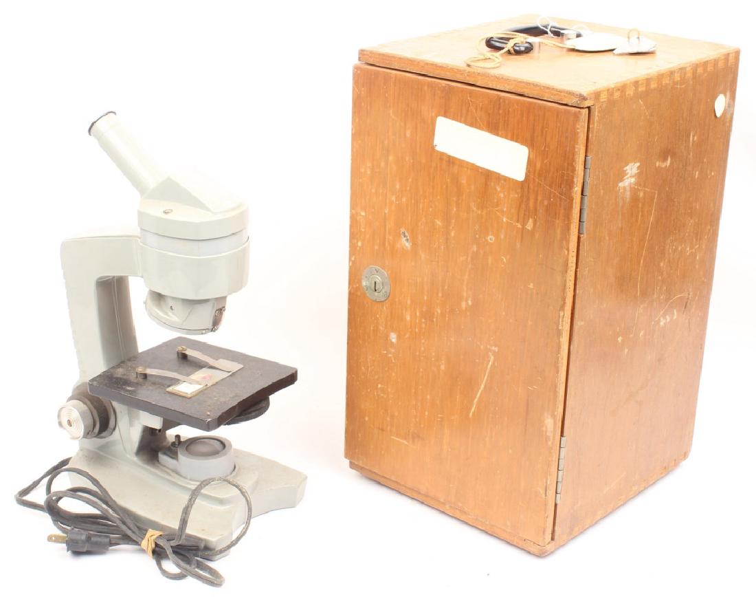 AMERICAN OPTICAL CO. MICROSCOPE WITH BOX (1 of 3)