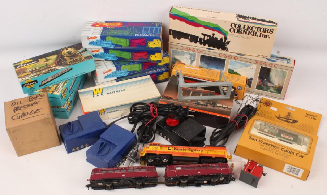 LARGE LOT OF TRAINS & ACCESSORIES MARKLIN ATHEARN (1 of 3)