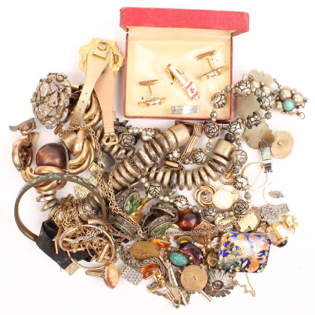 MIXED COSTUME JEWELRY (1 of 5)