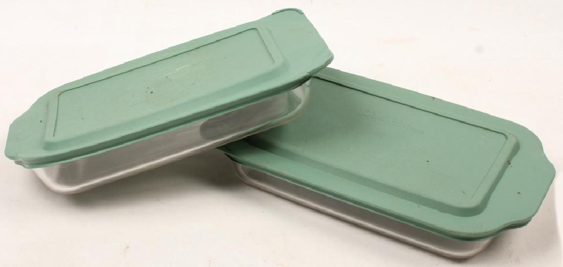 2 GLASS PYREX WARE DISHES (1 of 4)