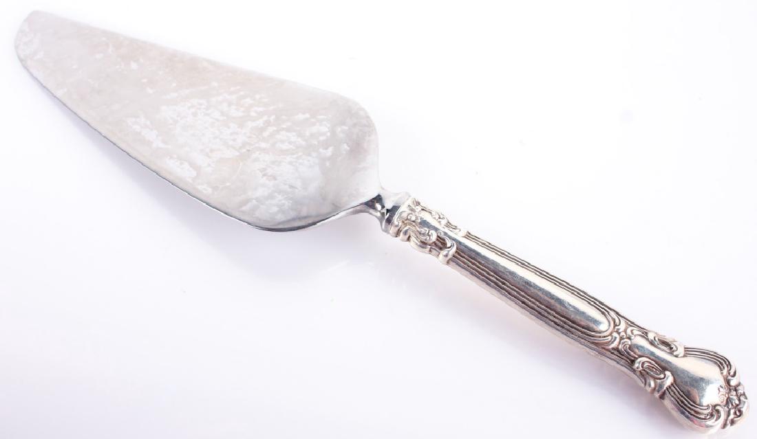 GORHAM CHANTILLY STERLING SILVER CAKE SERVER (1 of 3)