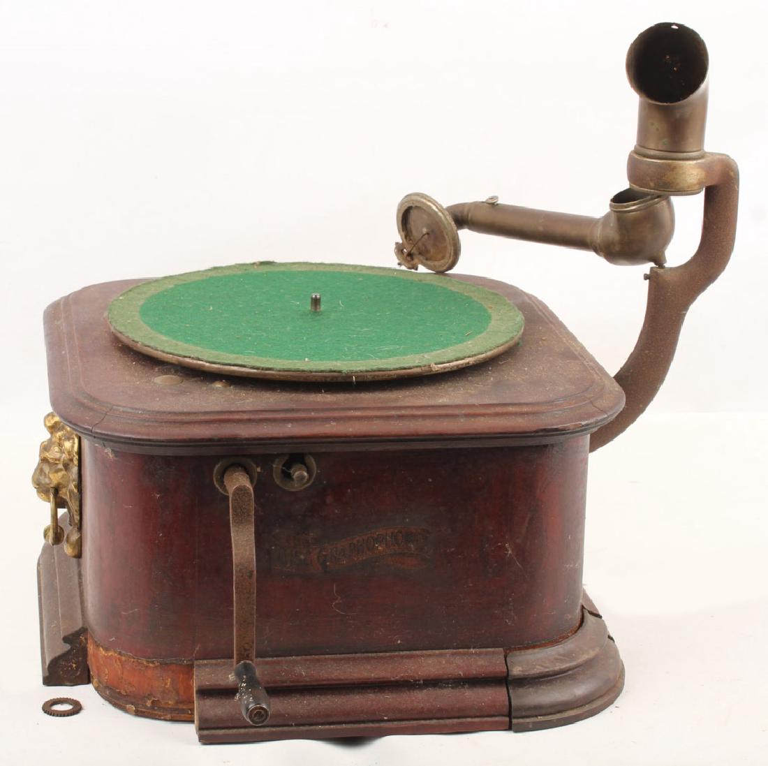 THE DISC GRAPHOPHONE (1 of 6)