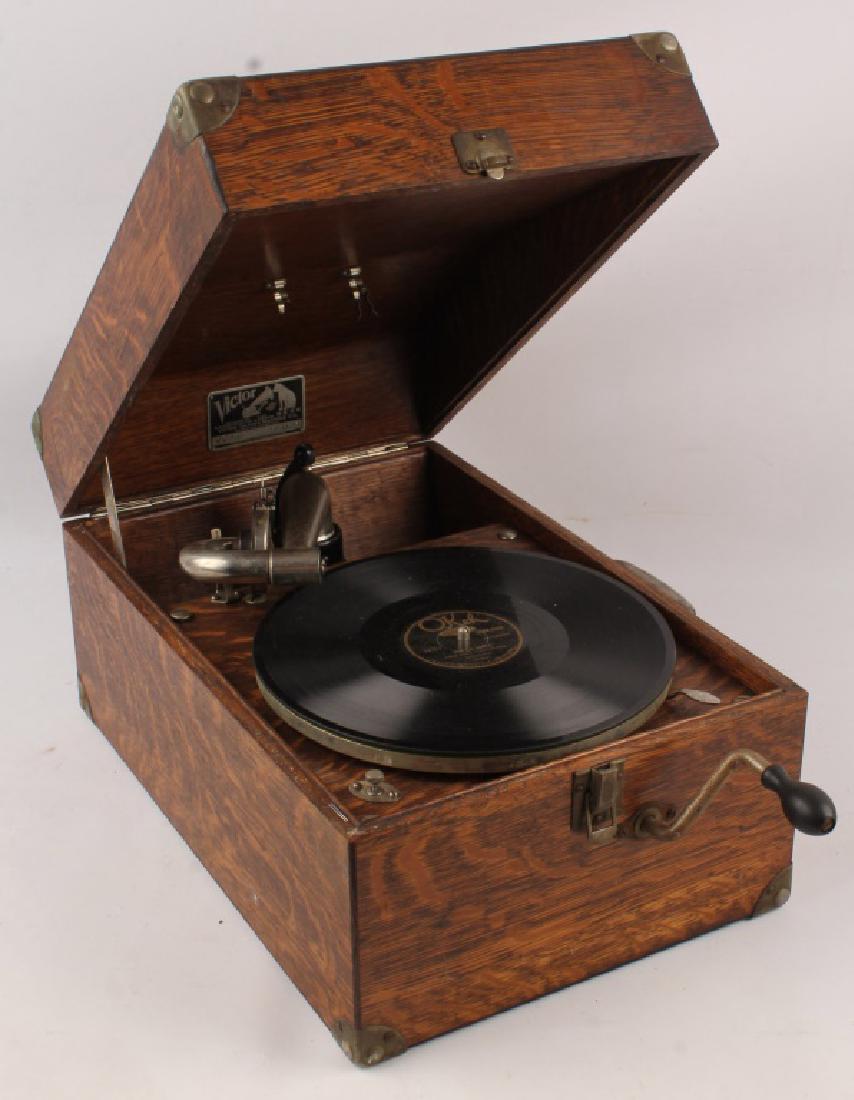 VICTOR VV-50 PHONOGRAPH (1 of 5)