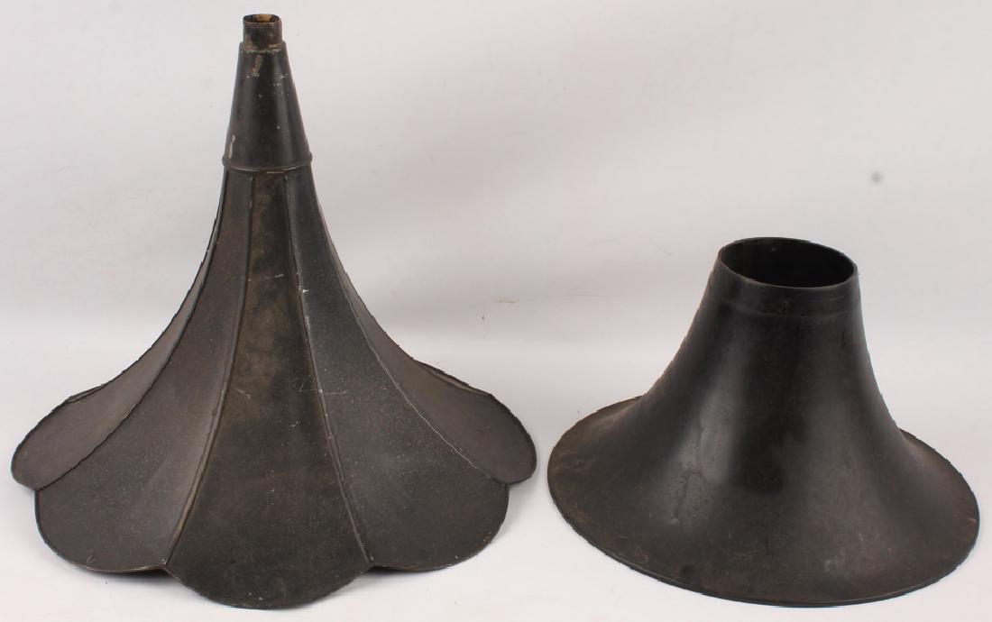 PHONOGRAPH SPEAKER HORN & PART (1 of 4)