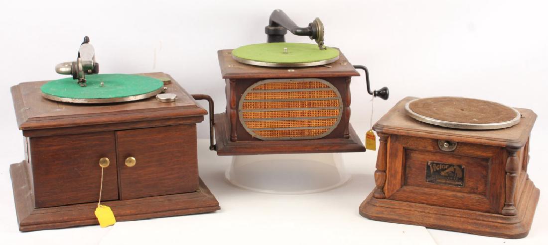 3 VICTOR PHONOGRAPHS: 3 VICTOR PHONOGRAPHS Three Victor phonographs. Shipping / Pickup: Buyer Pick Up, 3rd Party