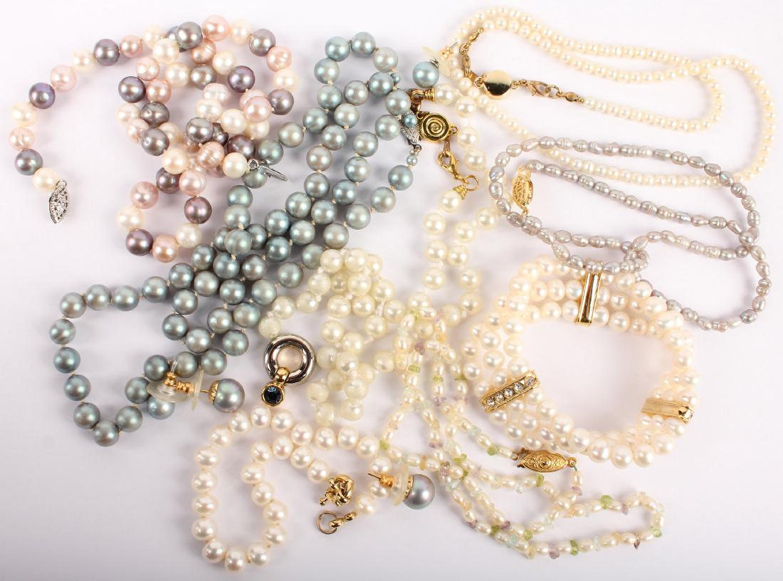 MIXED LOT OF LADIES COSTUME JEWELRY PEARLS (1 of 5)