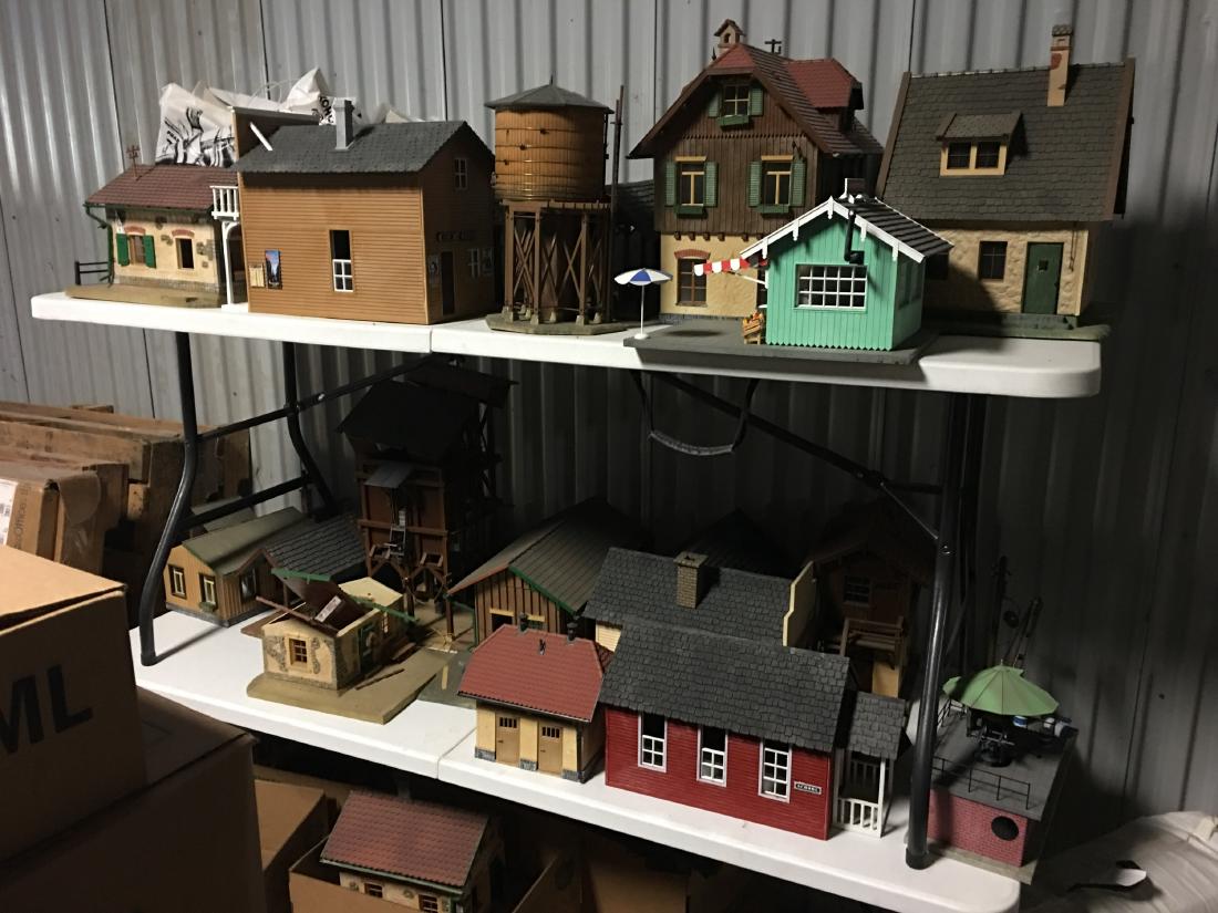 LGB TRAIN ASSEMBELED BUILDINGS: LGB TRAIN ASSEMBELED BUILDINGS Shipping / Pickup: Buyer Pick Up, 3rd Party