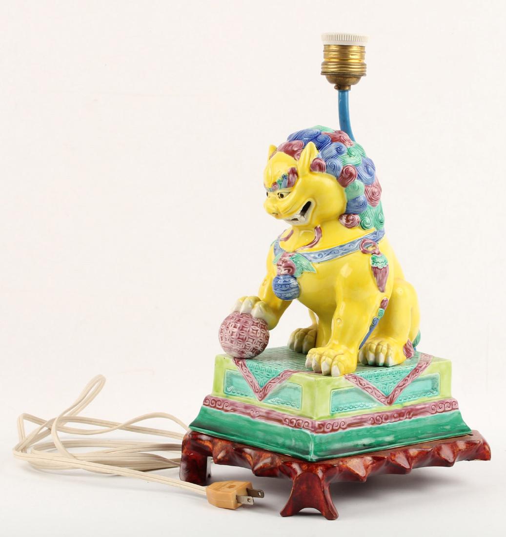 CHINESE PORCELAIN FOO DOG LAMP (1 of 7)
