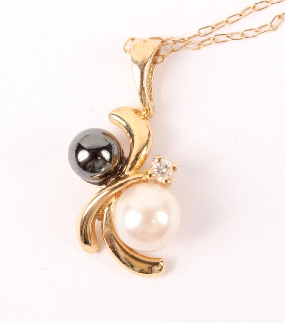 LADIES 14K YELLOW GOLD PEARL HEMATITE NECKLACE: LADIES 14K YELLOW GOLD PEARL HEMATITE NECKLACE Ladies pearl and hematite 14K yellow gold pendant on 14k yellow gold chain. Item ID103. Weight: 2.0 grams Shipping / Pickup: We Can Ship This Item