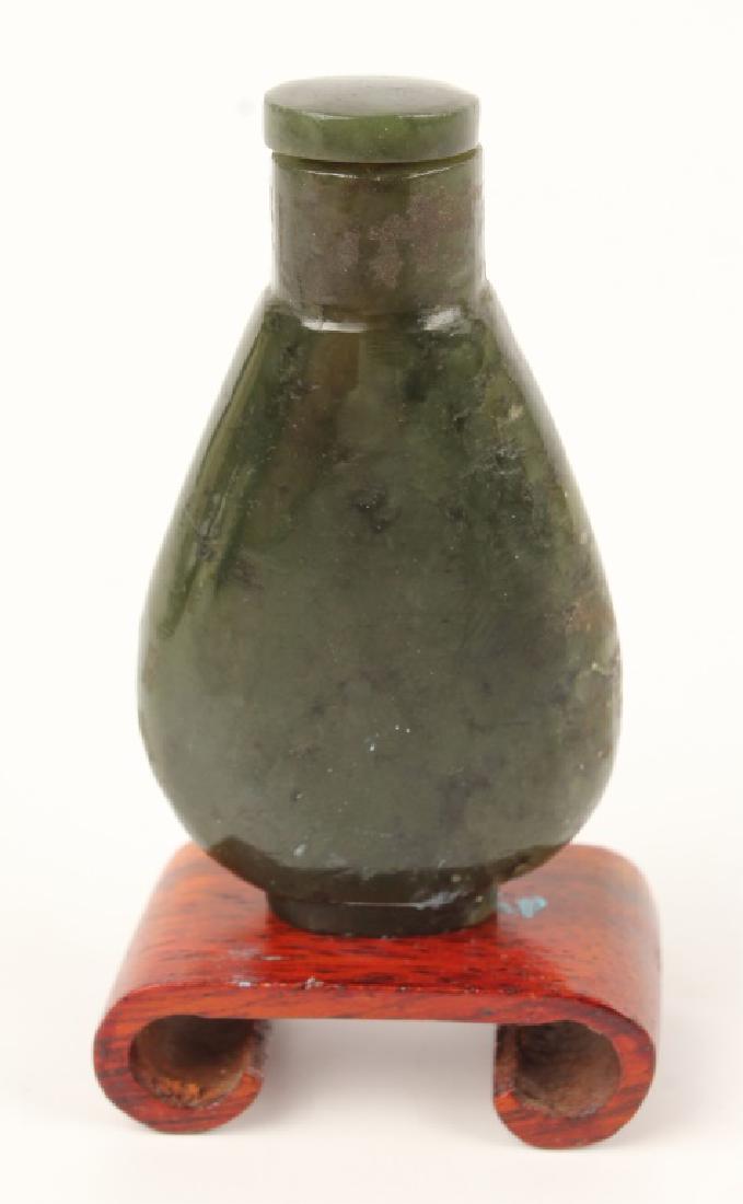 GREEN JADE SNUFF BOTTLE W/ BASE (1 of 2)