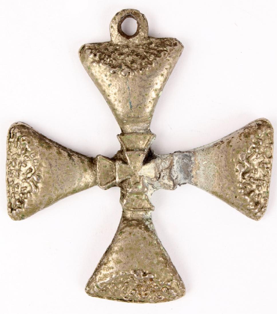 WWI GERMAN CROSS BADGE (1 of 2)