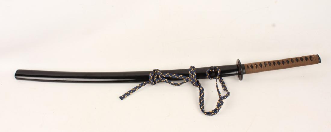 20TH CENTURY JAPANESE KATANA WITH SHEATH IN BOX (1 of 6)
