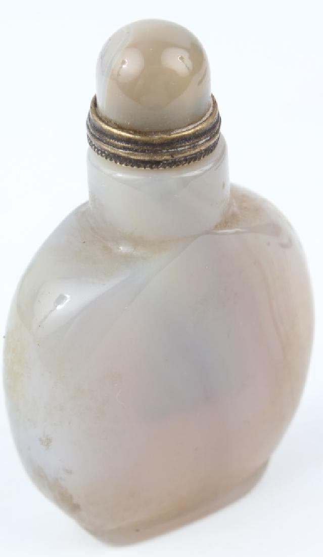 CHINESE CARVED AGATE SNUFF BOTTLE (1 of 2)