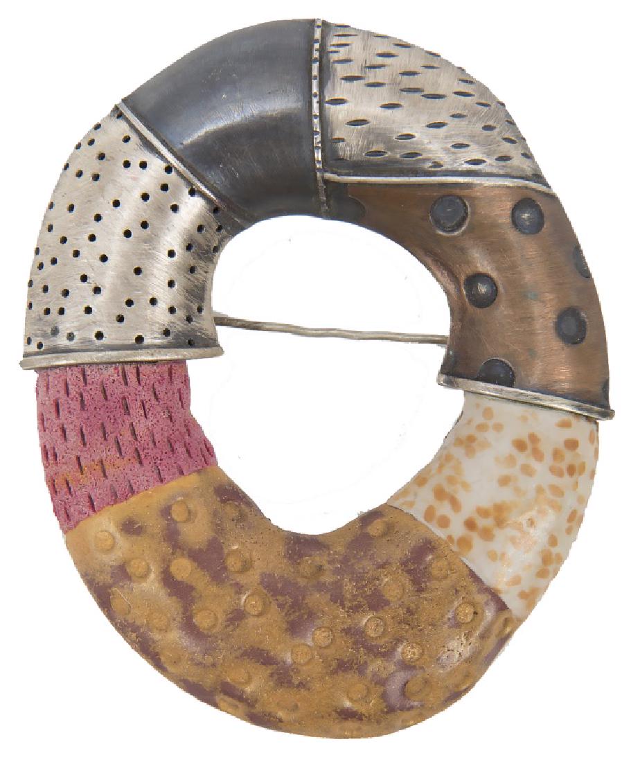 LADIES STERLING SILVER FORD FORLAND BROOCH (1 of 2)