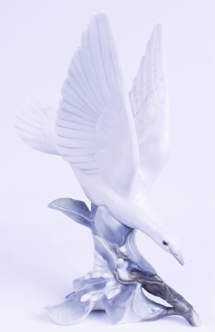LLADRO PORCELAIN DOVE FIGURINE