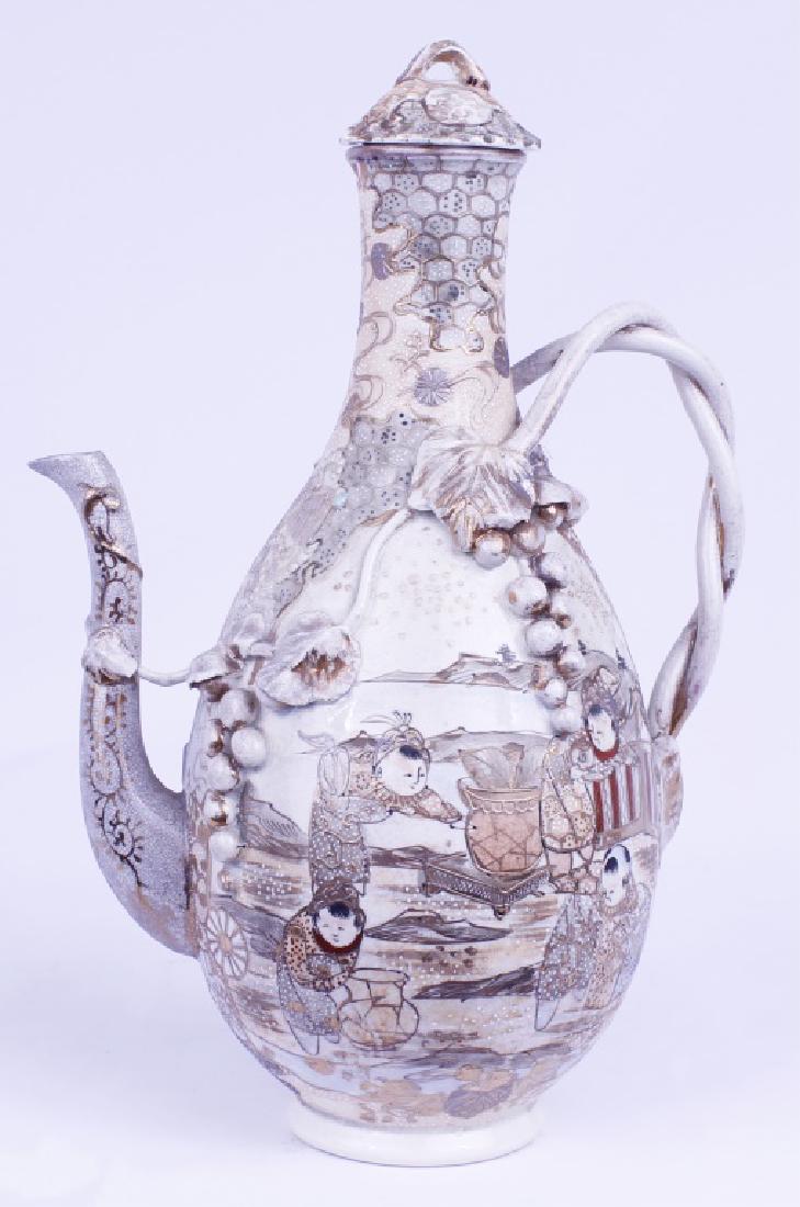 ORIENTAL PORCELAIN DECORATED TEA  POT (1 of 2)