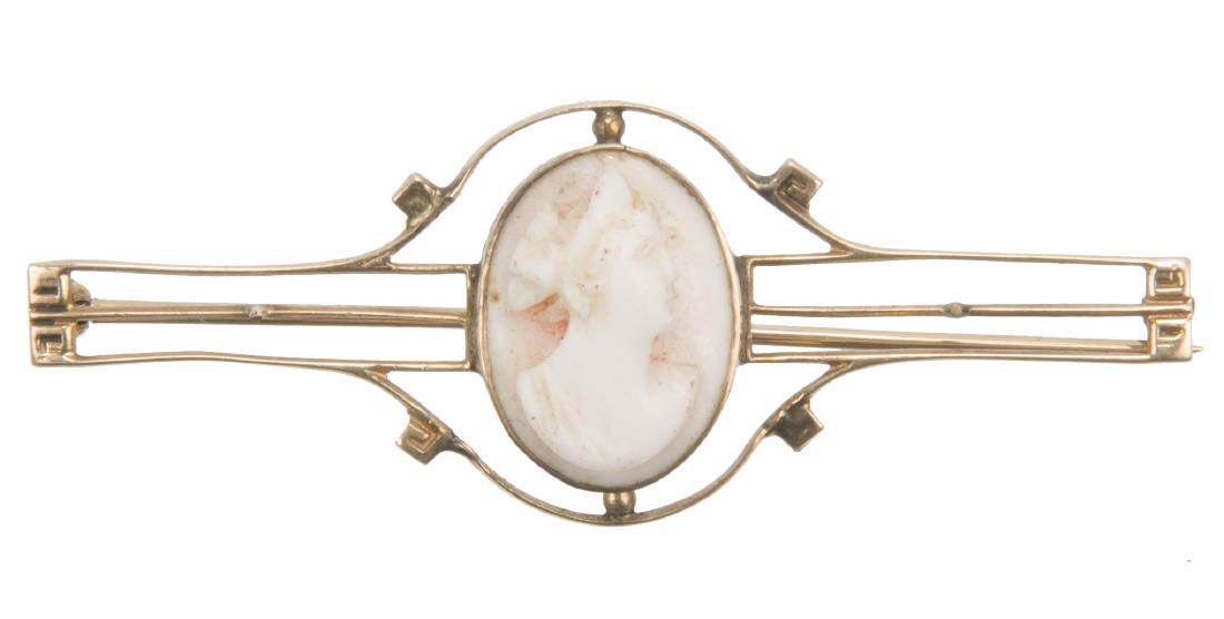 LADIES 10K YELLOW GOLD CAMEO SHELL BROOCH (1 of 2)
