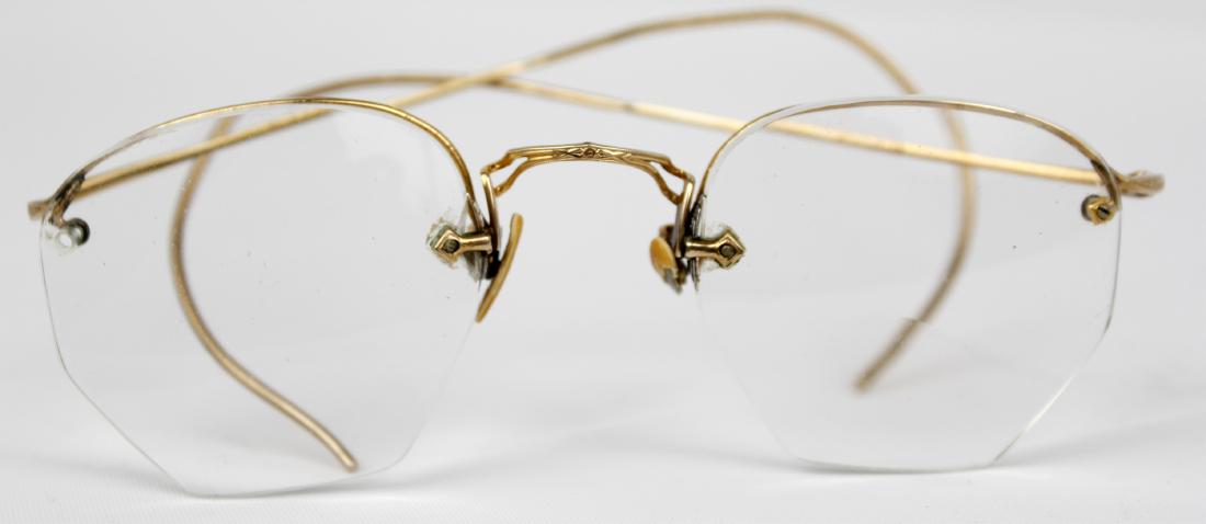 VINTAGE AMERICAN 1/10 12K GOLD FILLED SPECTACLES: VINTAGE AMERICAN 1/10 12K GOLD FILLED SPECTACLES Vintage American 1/10 12k Gold Filled Spectacles. Shipping / Pickup: We Can Ship This Item