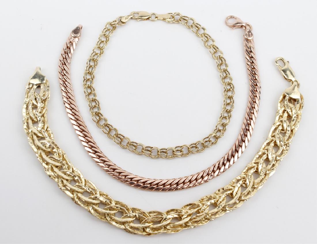 10K GOLD CHAIN BRACELETS - LOT OF 3: 10K GOLD CHAIN BRACELETS - LOT OF 3 Lot of three gold chain bracelets. (2) yellow gold, (1) 14K rose gold. Weight: 11.6 g