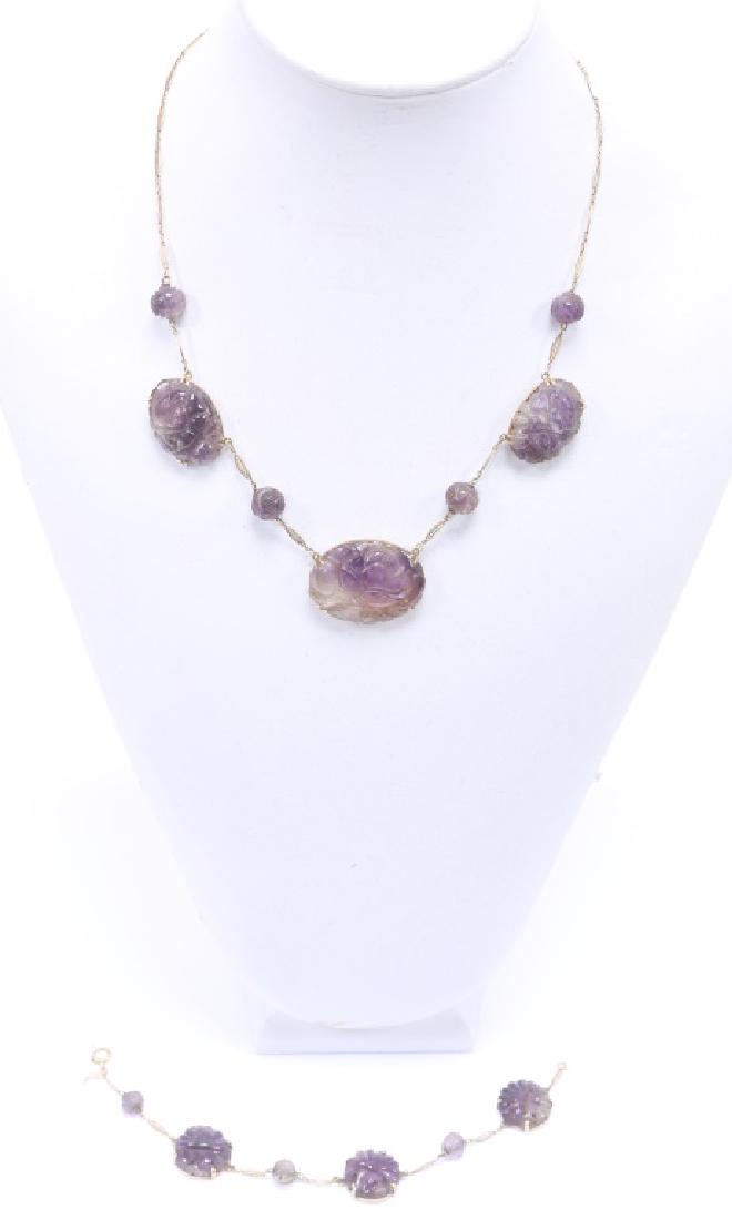 14K YELLOW GOLD CARVED PURPLE JADE JEWELRY SET: 14K YELLOW GOLD CARVED PURPLE JADE JEWELRY SET Antique set of ladies jewelry, including 14k yellow gold translucent purple jade necklace and bracelet set. Carved pendants with interchanged beads. Weig