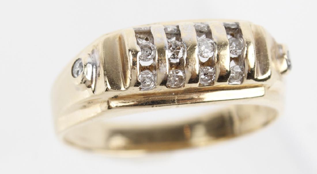 MENS 14K YELLOW GOLD AND DIAMOND BAND RING: MENS 14K YELLOW GOLD AND DIAMOND BAND RING Men's diamond wedding band in 14k yellow gold. (14) .02ct diamonds are bezel set into a 5 part arched setting. Weight: 4.86 g Size: 9.5
