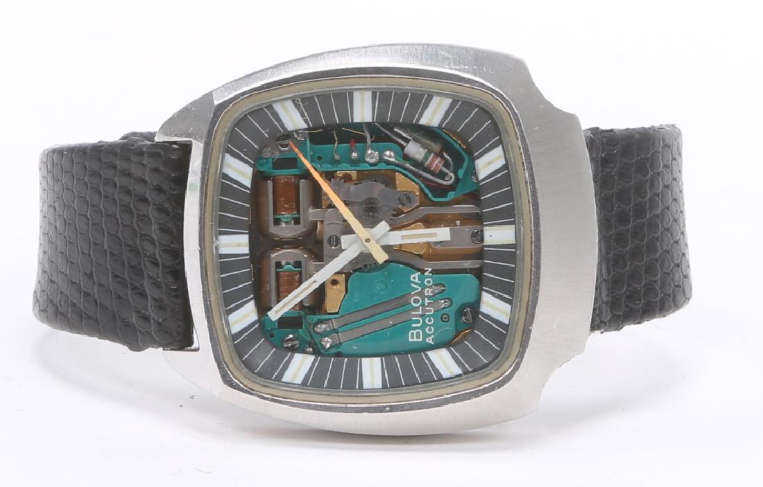 MEN`S BULOVA ACCUTRON SPACEVIEW TV CUSHION WATCH: MEN`S BULOVA ACCUTRON SPACEVIEW TV CUSHION WATCH Men's steel Bulova Accutron Space View wristwatch serial 429514, unusual "TV" cushion case, generic black leather band. Weight: 65.8 grams Size: 38mm