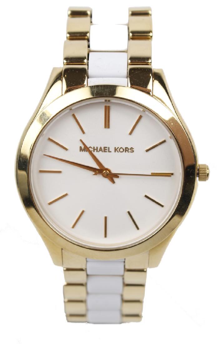 MICHAEL KORS GOLD TONE AND WHITE LADIES WATCH: MICHAEL KORS GOLD TONE AND WHITE LADIES WATCH Gold-tone stainless steel case with a gold-tone stainless steel bracelet with white acetate center links. Fixed gold-tone bezel. White dial with rose gold