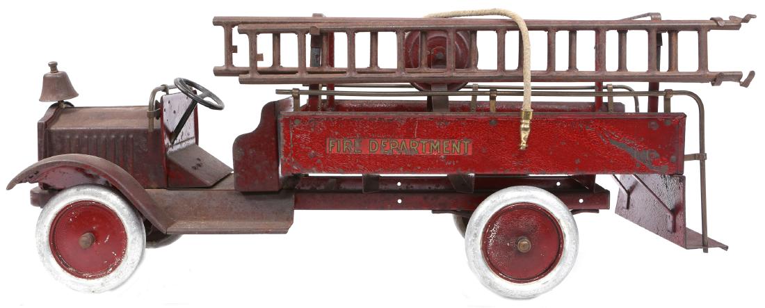 KEYSTONE PACKARD PRESSED STEEL 1920'S FIRE TRUCK: KEYSTONE PACKARD PRESSED STEEL 1920'S FIRE TRUCK Keystone Packard 1920's pressed steel fire truck with original hose and ladder. Weight: 30.5" in length