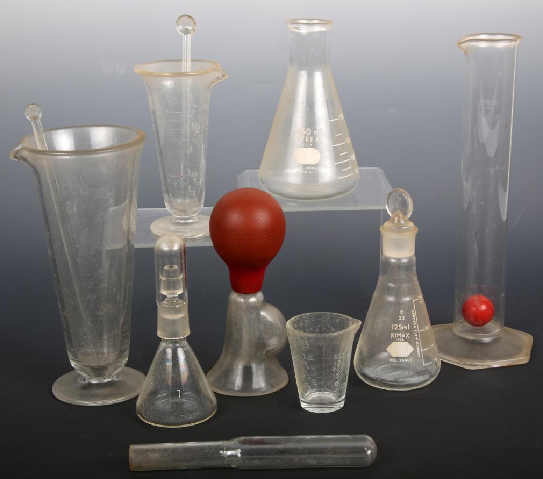 APOTHECARY CLEAR GLASS BOTTLES CHEMISTRY LOT OF 8: APOTHECARY CLEAR GLASS BOTTLES CHEMISTRY LOT OF 8 Apothecary clear glass bottles chemistry lot of 8. This lot includes 3 tri-flasks, 2 tapered flasks with glass stirring rods, one 1.5 ounce measuring 