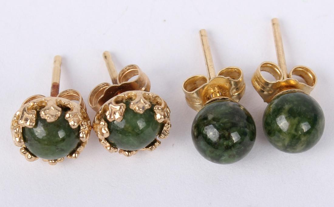 14K YELLOW GOLD GREEN JADE EARRINGS - LOT OF 2: 14K YELLOW GOLD GREEN JADE EARRINGS - LOT OF 2 Lot of 2 ladies 14k yellow gold green jadeite earrings, one pair featuring a leaf prong setting and the other round ball studs. Weight: 2.4 grams Size: 1