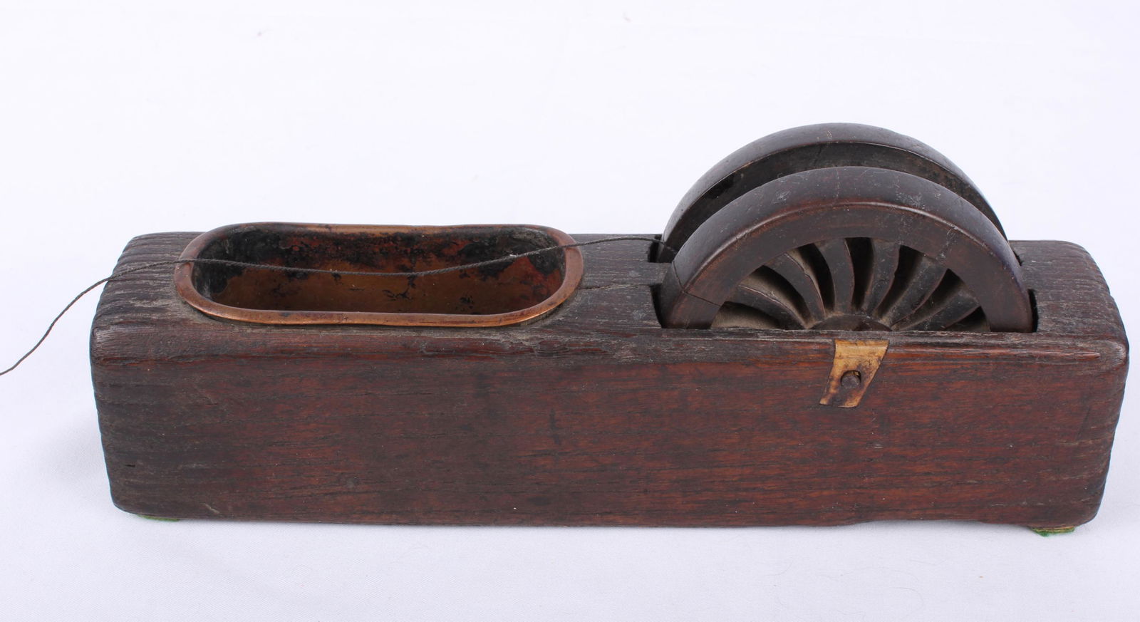 JAPANESE ANTIQUE SUMITSUBO CHALK LINE INKING TOOL: JAPANESE ANTIQUE SUMITSUBO CHALK LINE INKING TOOL Japanese antique carpenter's Sumitsubo chalk line or ink line marking tool. Sumitsubo is the name given to a carpenter's line marking tool. Traditiona