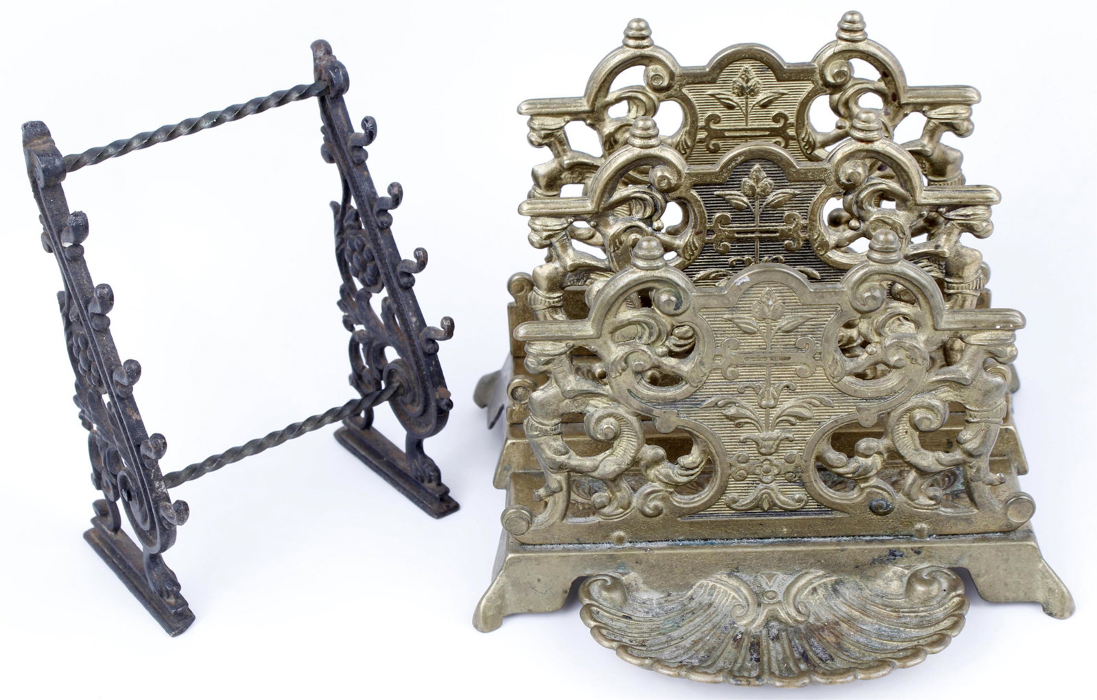 METAL DESK ORNAMENTS - PEN REST & LETTER RACK: METAL DESK ORNAMENTS - PEN REST & LETTER RACK To include: A complete, boxed set of proof marked laboratory weights. 11 round weights from 1 gram to 200 grams. 8 small flat fractional weights. Complete