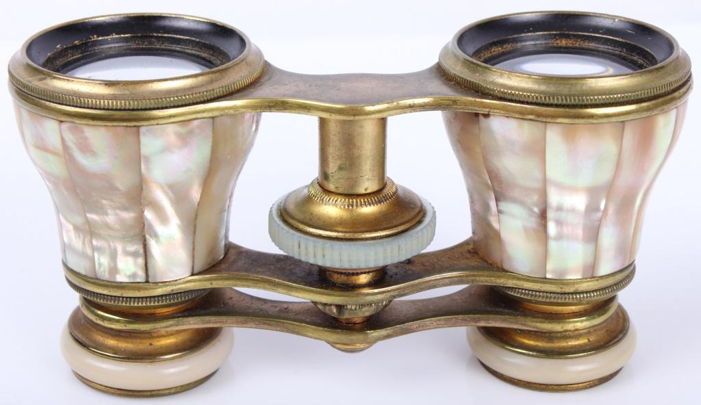 VINTAGE WOMEN`S BRASS MOP OPERA GLASSES: VINTAGE WOMEN`S BRASS MOP OPERA GLASSES Vintage women's brass and mother of pearl opera glasses. Size: 4" Length