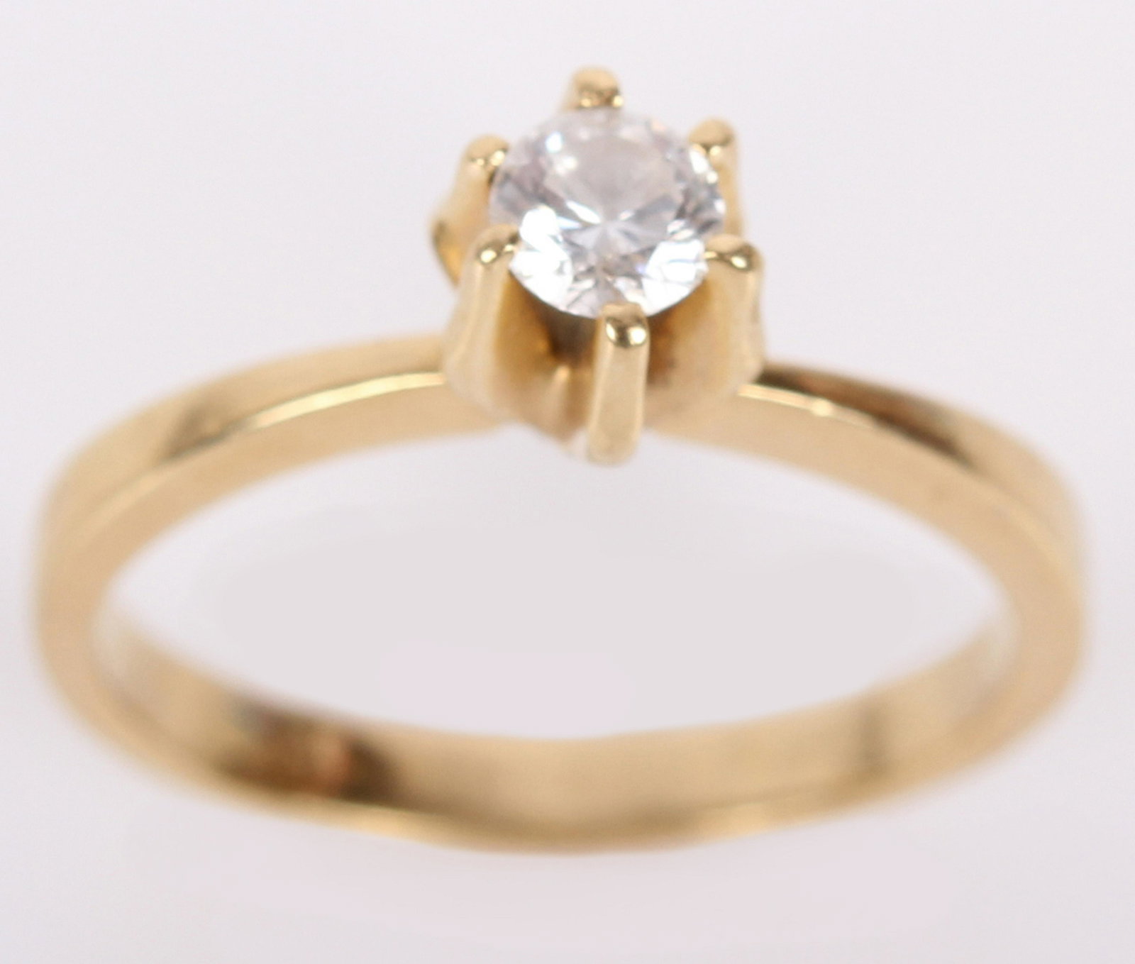 16K YELLOW GOLD LADIES DIAMOND SOLITAIRE RING: 16K YELLOW GOLD LADIES DIAMOND SOLITAIRE RING Ladies 16K yellow gold ladies diamond solitaire ring with a brilliant round .25ct G color VS1 diamond. Weight: 3.5 Grams Size: 6.75