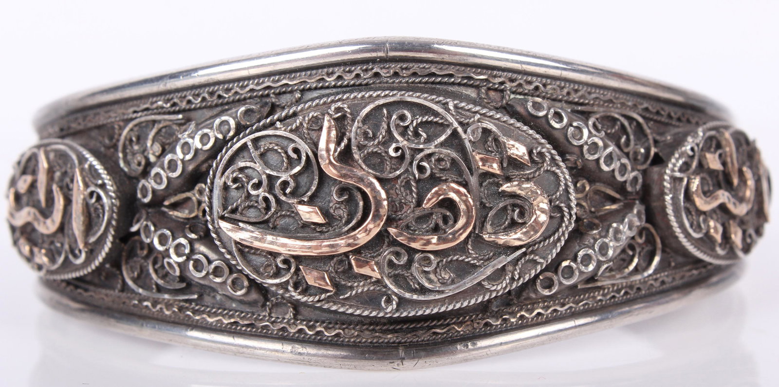 10K YELLOW GOLD & STERLING ISLAMIC CUFF BRACELET: 10K YELLOW GOLD & STERLING ISLAMIC CUFF BRACELET Islamic Middle Eastern 10k yellow gold and sterling silver filigree cuff bracelet with Arabic script. Middle Eastern Weight: 40.6 Grams Size: 2.75" ins