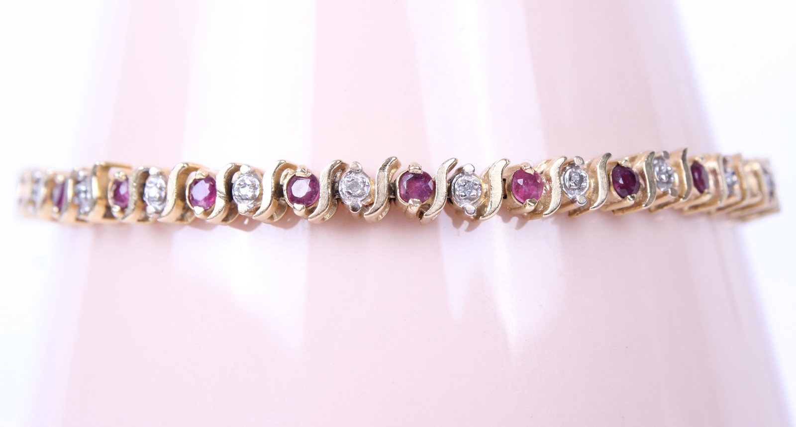 14K YELLOW GOLD DIAMOND RUBY LADIES BRACELET: 9703914K YELLOW GOLD DIAMOND RUBY LADIES BRACELET 14k yellow gold diamond ruby bracelet with 24, .04ct rubies, and 25, .01ct diamonds. Weight: 11.1 Grams