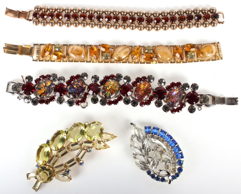 VINTAGE WEISS BRACELETS AND PINS - LOT OF 5: VINTAGE WEISS BRACELETS AND PINS - LOT OF 5 Vintage costume jewelry to include one Weiss bracelet with orange stones, two vintage pins, one with amber colored stones and one with blue stones, and two