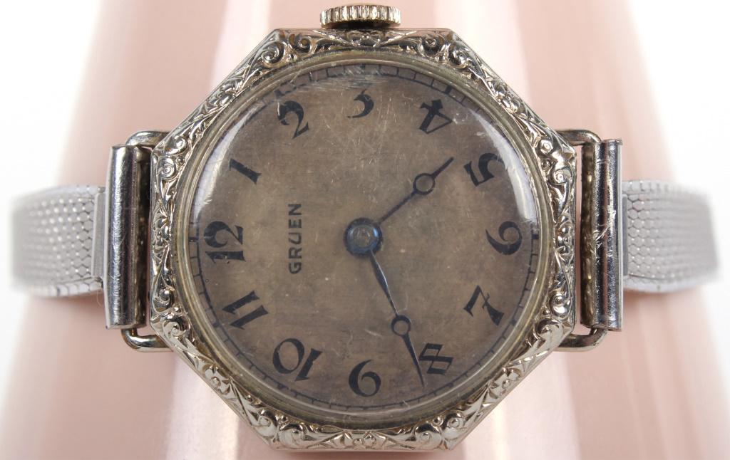 VINTAGE GRUEN 10K GOLD FILLED LADIES WRISTWATCH: 10225VINTAGE GRUEN 10K GOLD FILLED LADIES WRISTWATCH Vintage Gruen 10 karat gold filled ladies wristwatch. Face of watch reads "Gruen". Movement reads "Gruen Guild Switzerland", "103842", "Fifteen 15